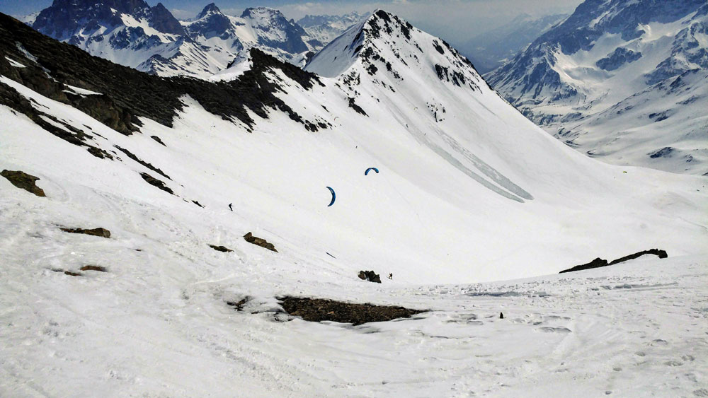ski touring snowkiting